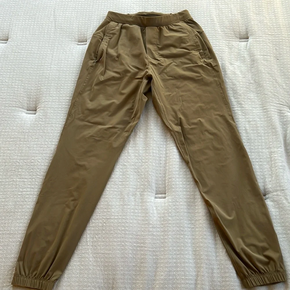 lululemon athletica Men's Olive/Tan Jogger Surge Sweatpants - 29” inseam